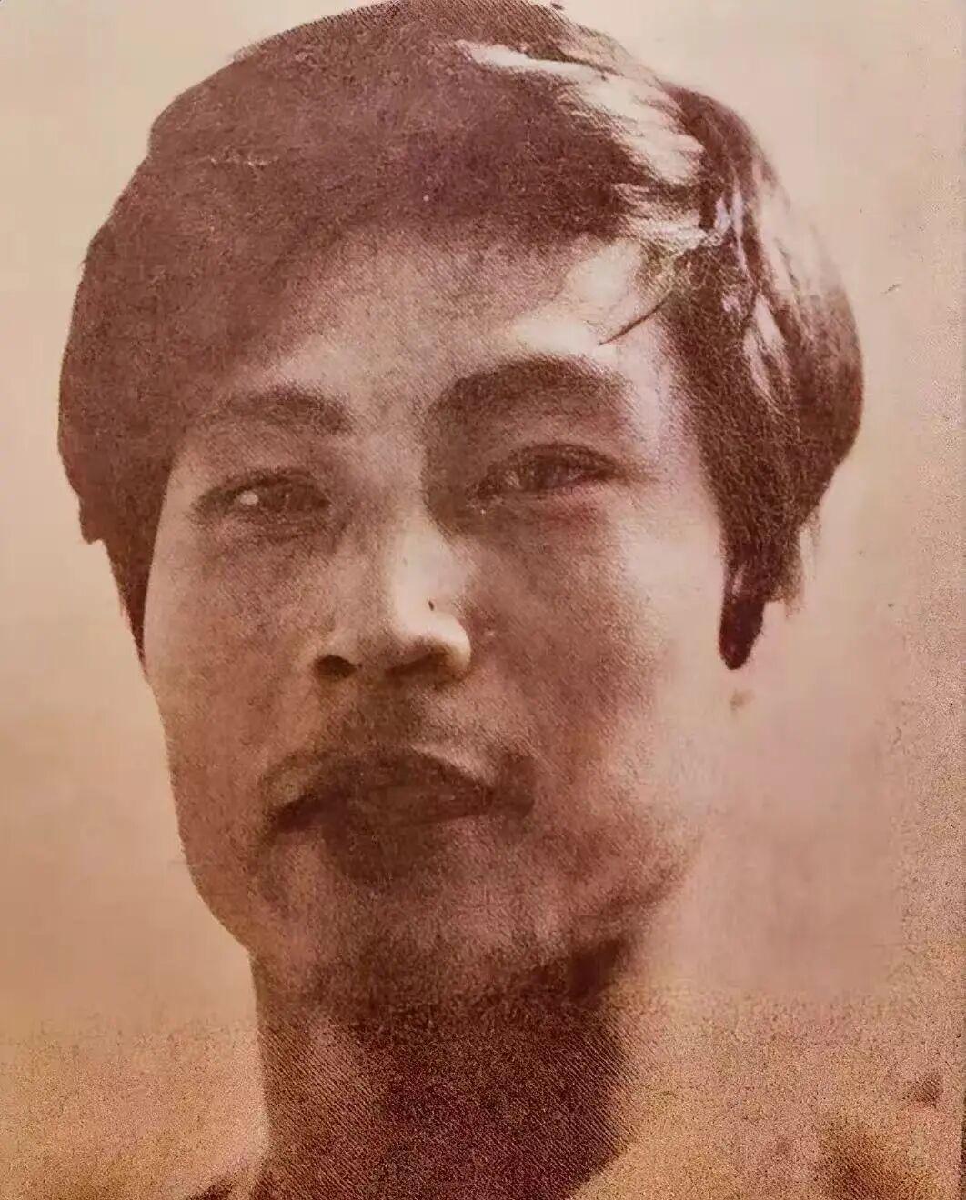 世界杯官方软件下载-原南京部队足球队当家前锋,曾获得甲级联赛和足协杯金靴,黄德兴